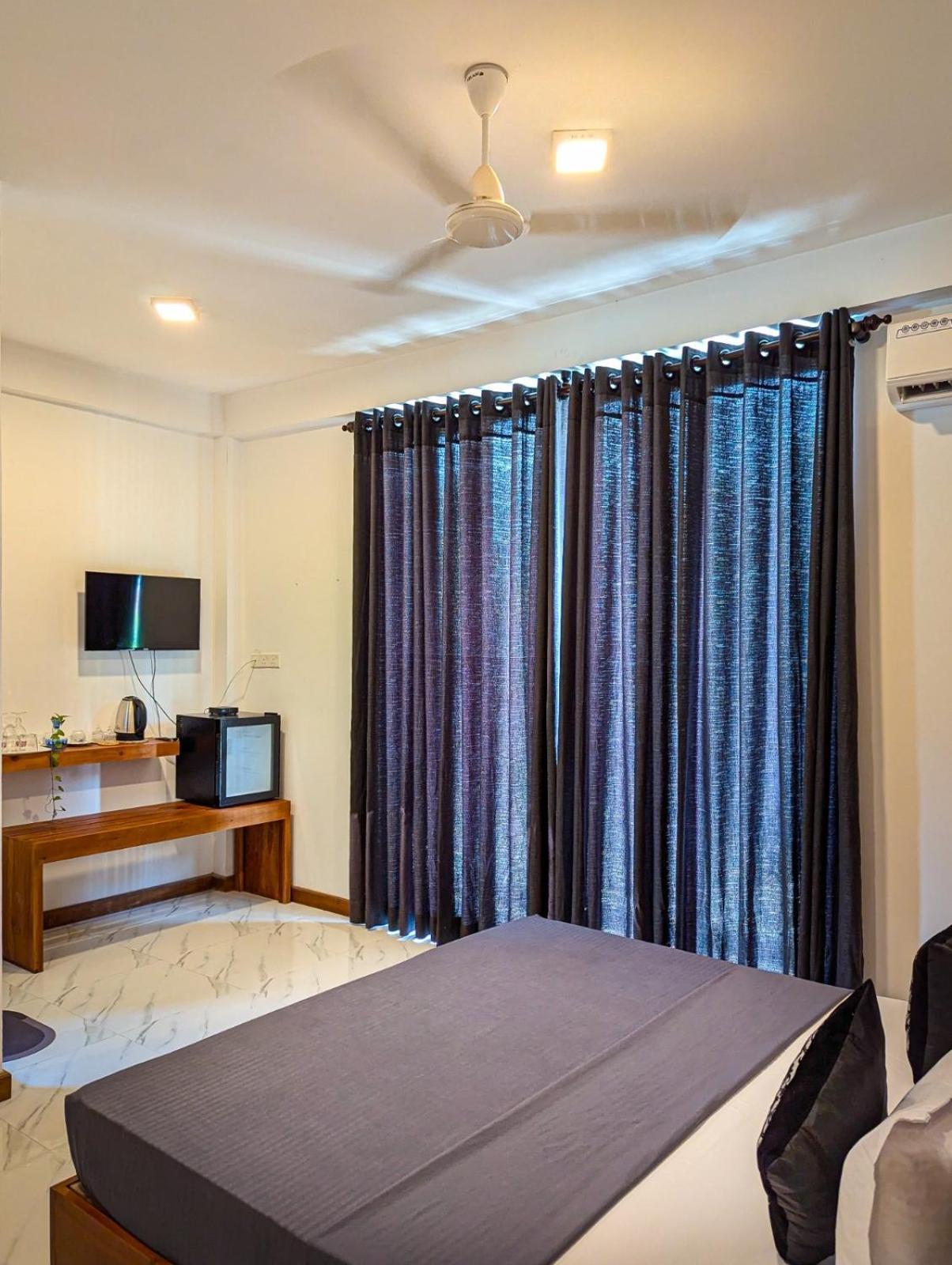 Airport Hotel By Cmb Apartments Negombo Dış mekan fotoğraf