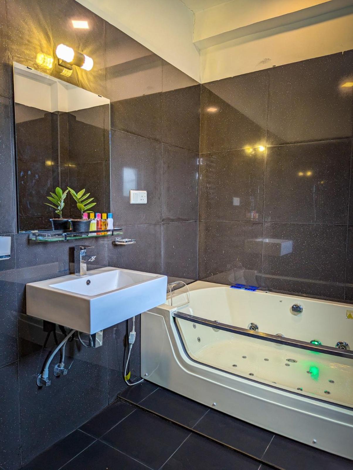 Airport Hotel By Cmb Apartments Negombo Dış mekan fotoğraf