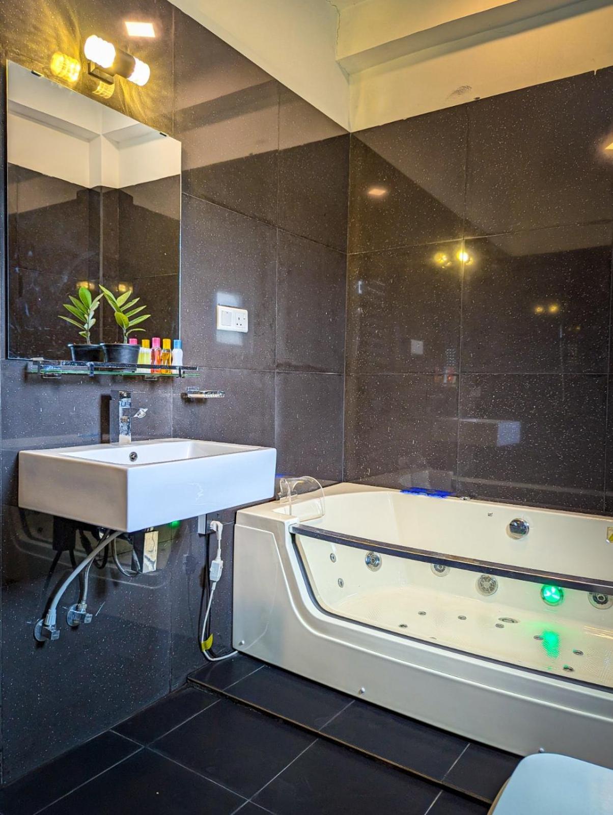 Airport Hotel By Cmb Apartments Negombo Dış mekan fotoğraf